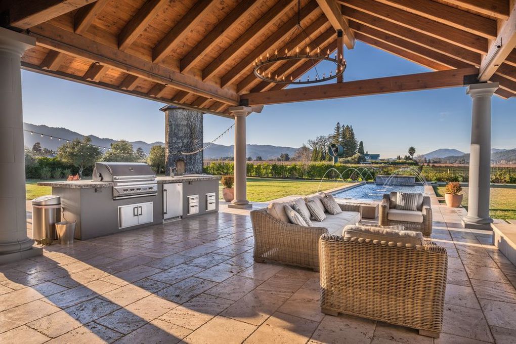 550 Zinfandel Lane in St. Helena